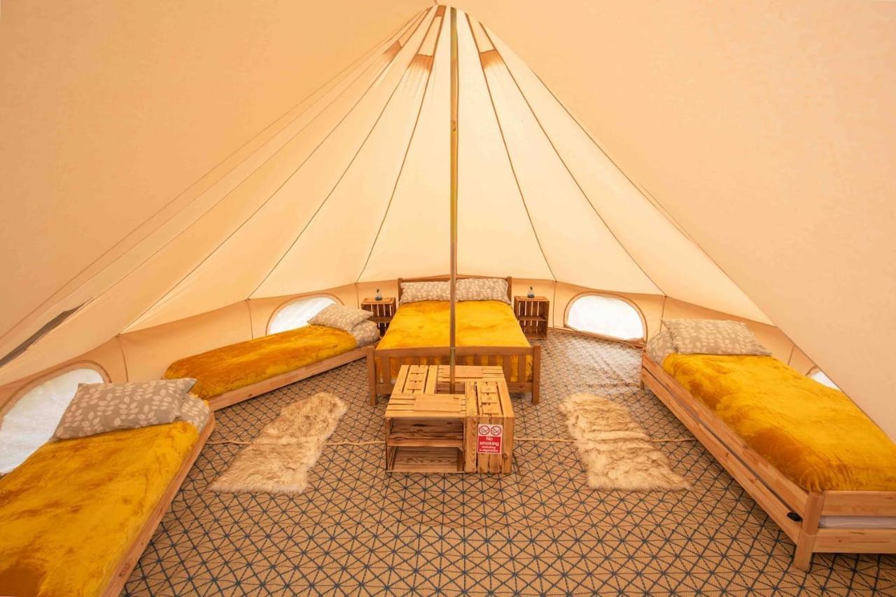 Roaches Retreat Family Glampsite, Rocky Reach Bell Tent With Outdoor Adventures And Campfire Nights Upper Hulme Esterno foto