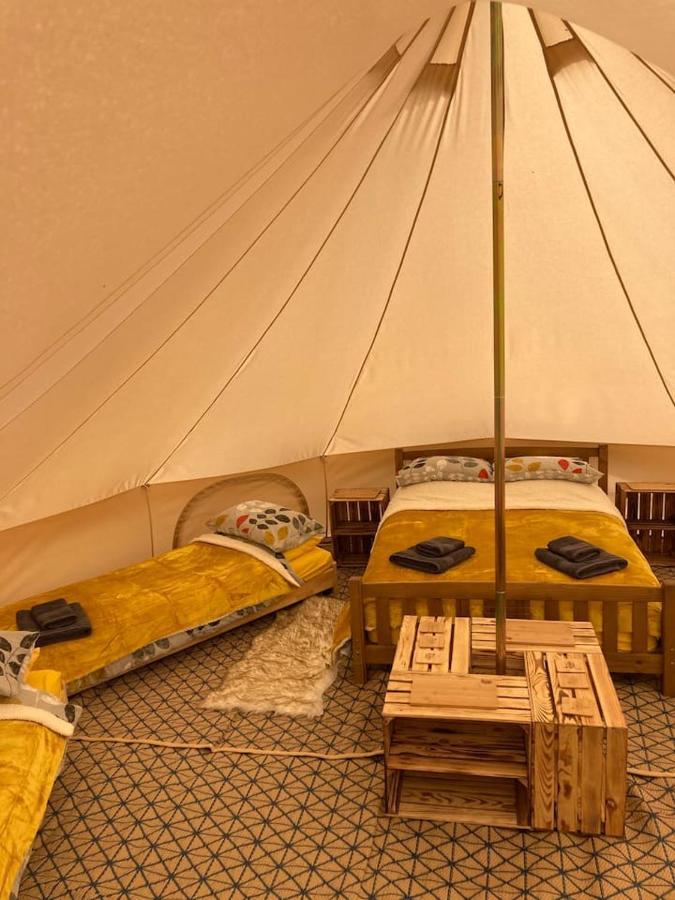 Roaches Retreat Family Glampsite, Rocky Reach Bell Tent With Outdoor Adventures And Campfire Nights Upper Hulme Esterno foto