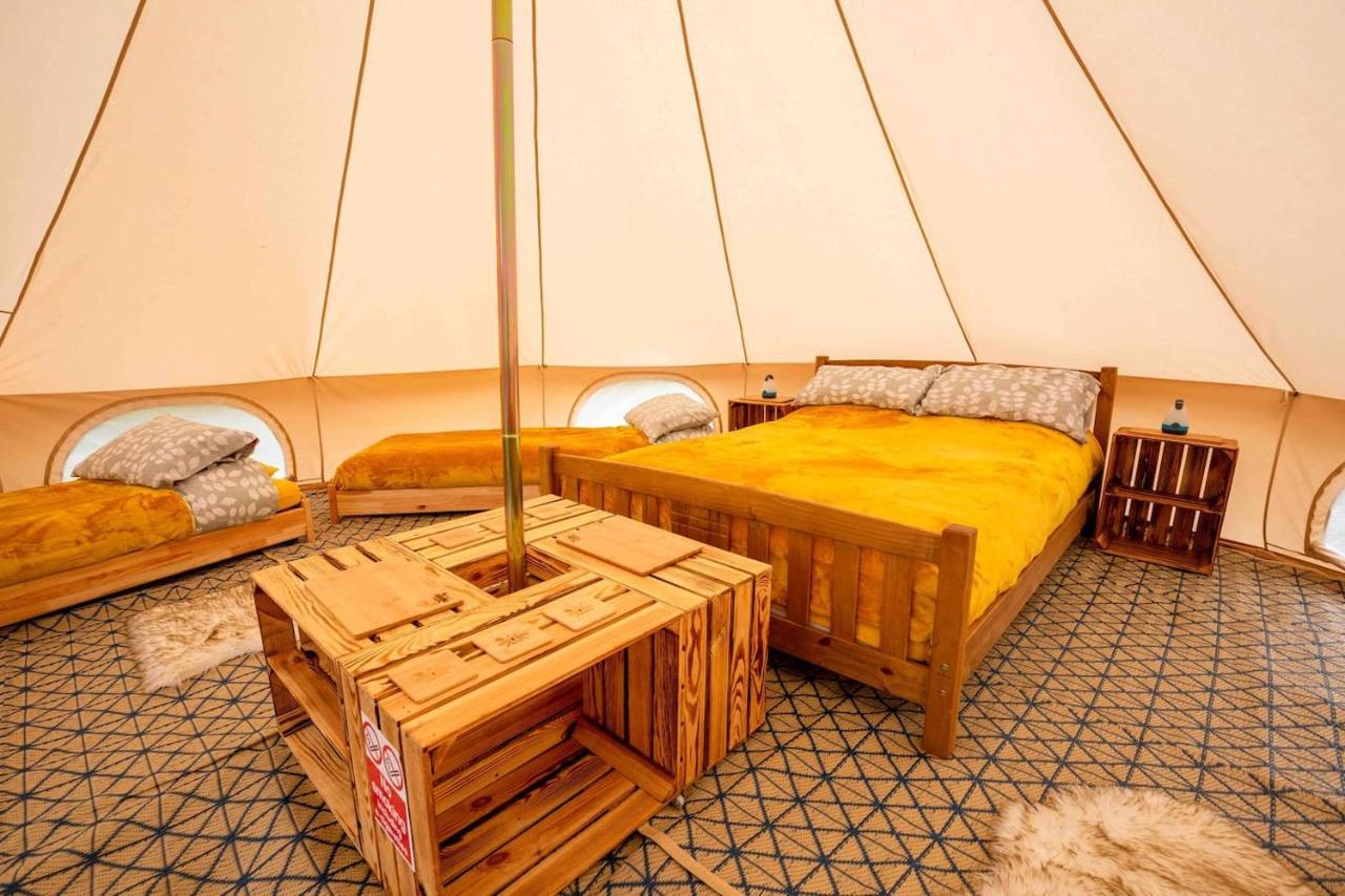 Roaches Retreat Family Glampsite, Rocky Reach Bell Tent With Outdoor Adventures And Campfire Nights Upper Hulme Esterno foto