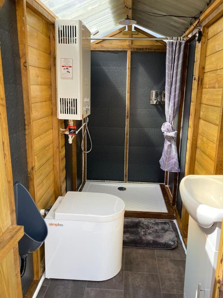 Roaches Retreat Family Glampsite, Rocky Reach Bell Tent With Outdoor Adventures And Campfire Nights Upper Hulme Esterno foto