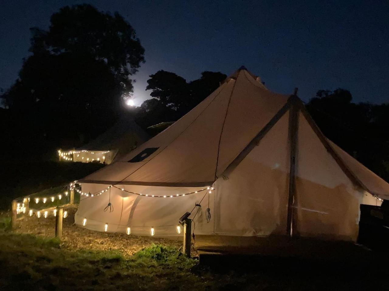 Roaches Retreat Family Glampsite, Rocky Reach Bell Tent With Outdoor Adventures And Campfire Nights Upper Hulme Esterno foto