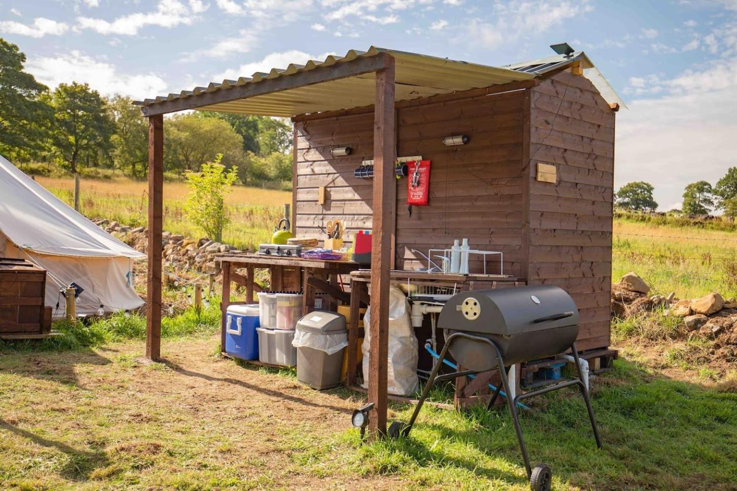 Roaches Retreat Family Glampsite, Rocky Reach Bell Tent With Outdoor Adventures And Campfire Nights Upper Hulme Esterno foto