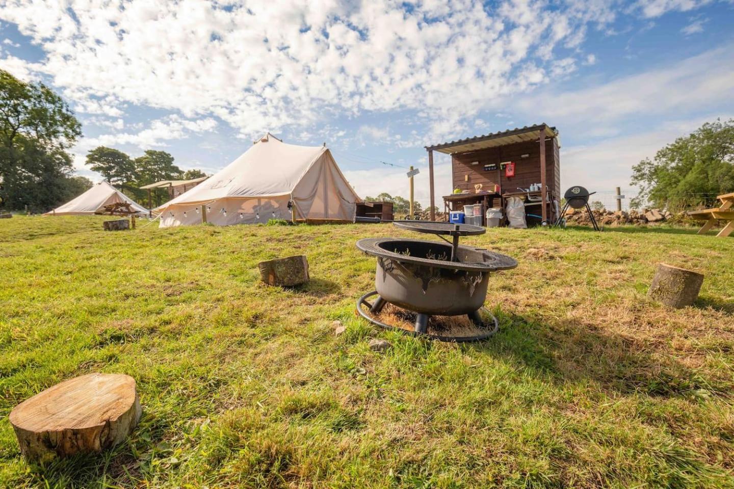 Roaches Retreat Family Glampsite, Rocky Reach Bell Tent With Outdoor Adventures And Campfire Nights Upper Hulme Esterno foto