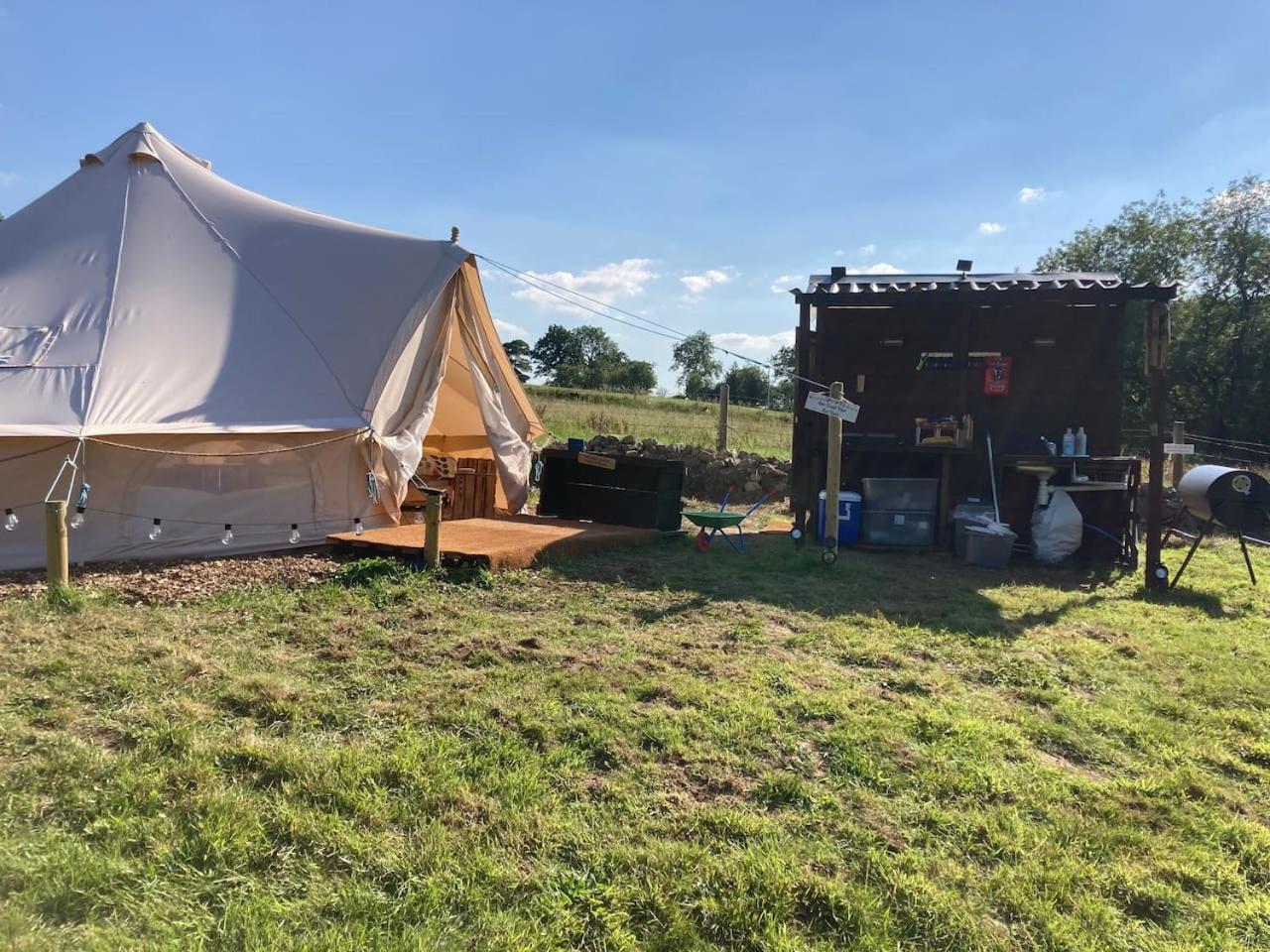 Roaches Retreat Family Glampsite, Rocky Reach Bell Tent With Outdoor Adventures And Campfire Nights Upper Hulme Esterno foto